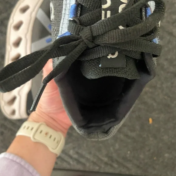 On Running Cloud eclipse size 7.5 women’s - Picture 7 of 8